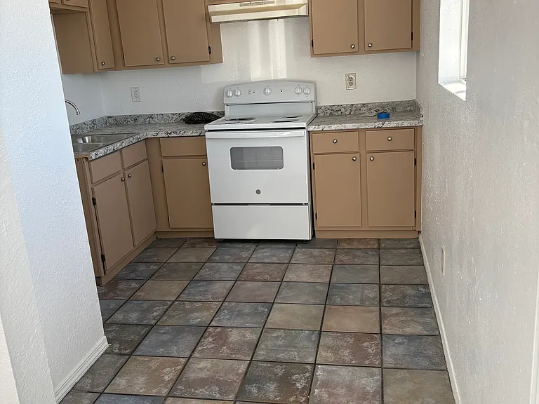 2423 Lester Ave #2 — Photo 1