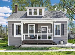 1112 9th St, Highland, IL 62249