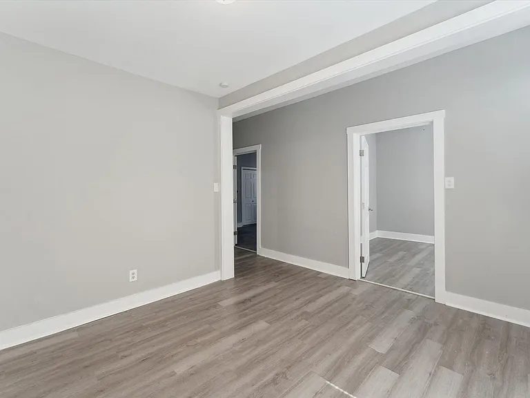 1020 W 37th St — Photo 5