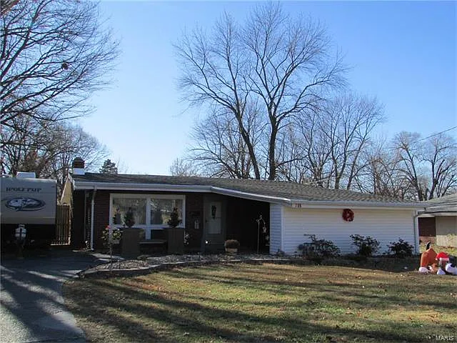 706 Valley Dr photo 1