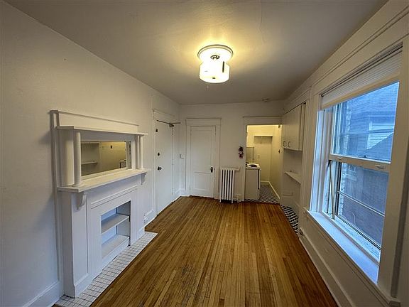 2nd image of 318 Cooper St #15