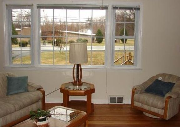 4th image of 208 Fletcher Dr N