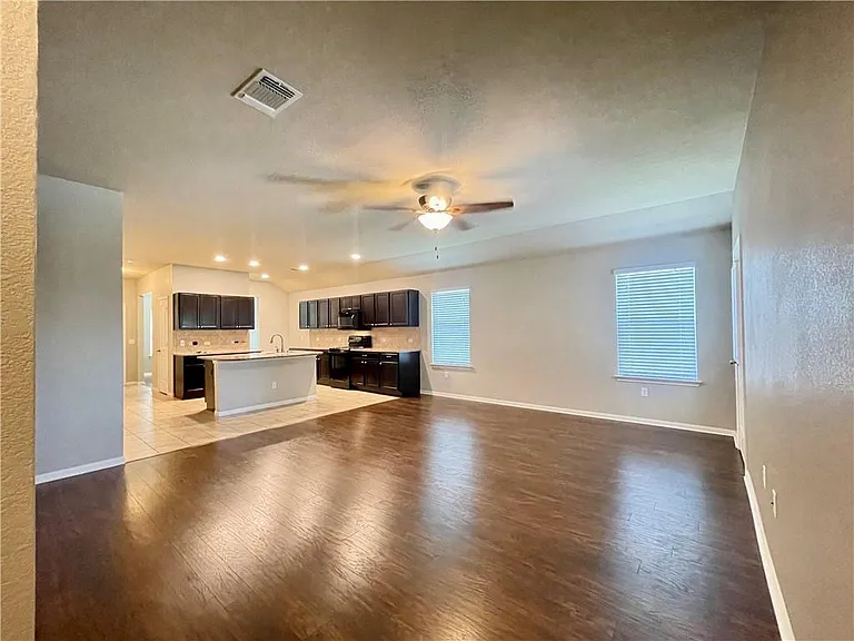115 Leona River Trl — Photo 11