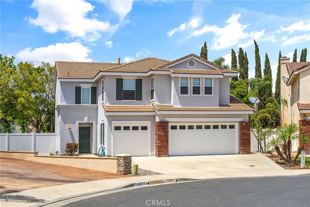 4 bed, 2.5 bath, 2713 sqft, $3,350 — Photo 1