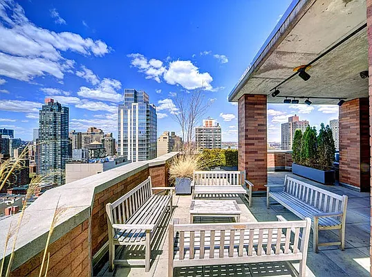 Rented by Voyeur Real Estate LLC | media 29
