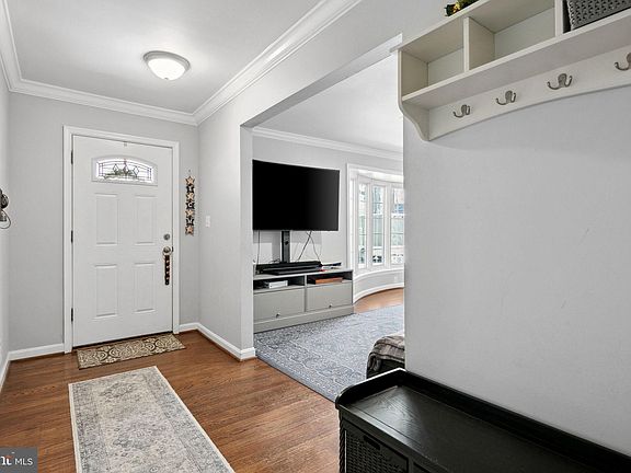 2nd image of 4413 Dolphin Ln