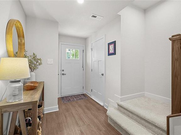 4th image of 207 Oconner St