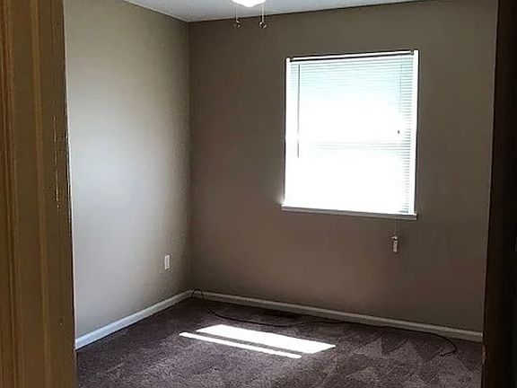 5th image of 901 N Lynn St