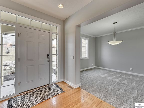 4th image of 16157 Pinkney St