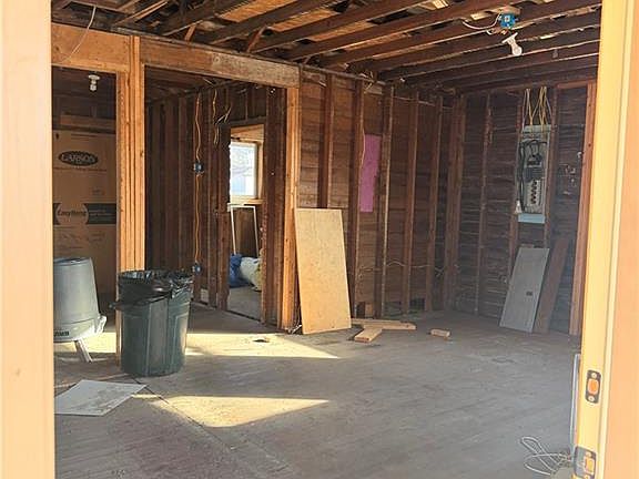 4th image of 806 Reyburn St