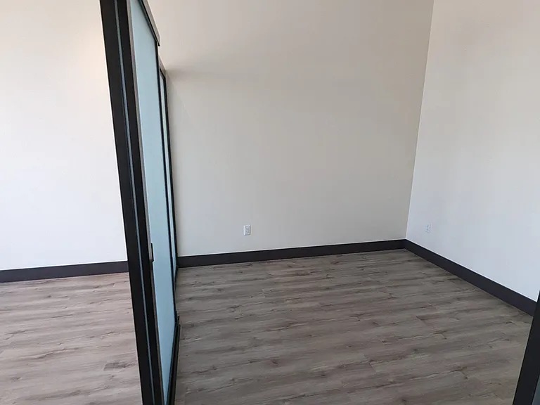 121 King St E #602 — Photo 6