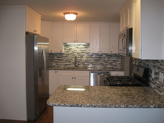 2nd image of 811 Robert Dr