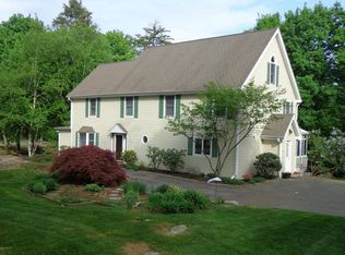 1 Strawbridge Ln, Greenwich, CT 06831