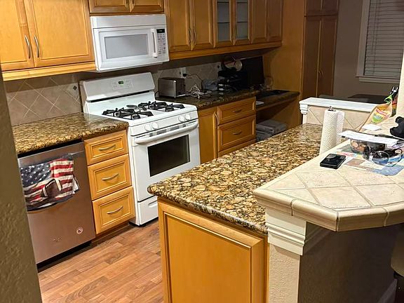 4th image of 1400 Vista Grande #124