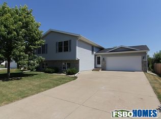 7910 Westfield Dr NE, Cedar Rapids, IA 52402