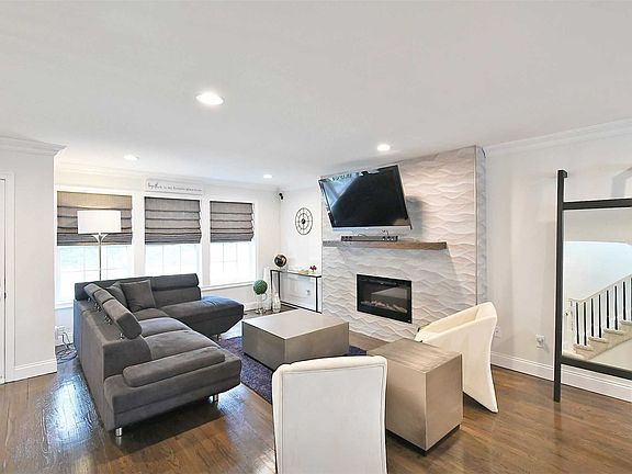 2nd image of 300 Hendrick Ave