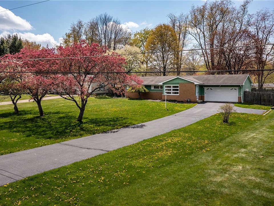 1st image of 12 Redwood Dr