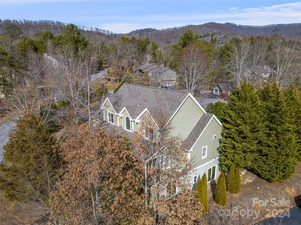98 Hillcrest Dr, Weaverville, NC 28787