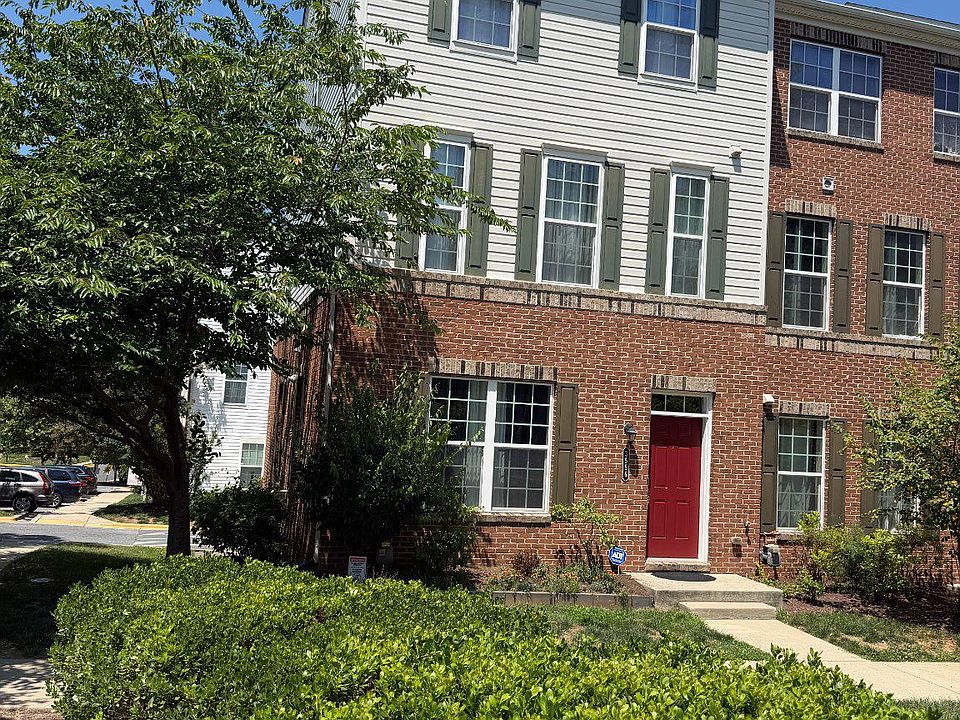 1st image of 3556 Woodlake Dr Unit 17
