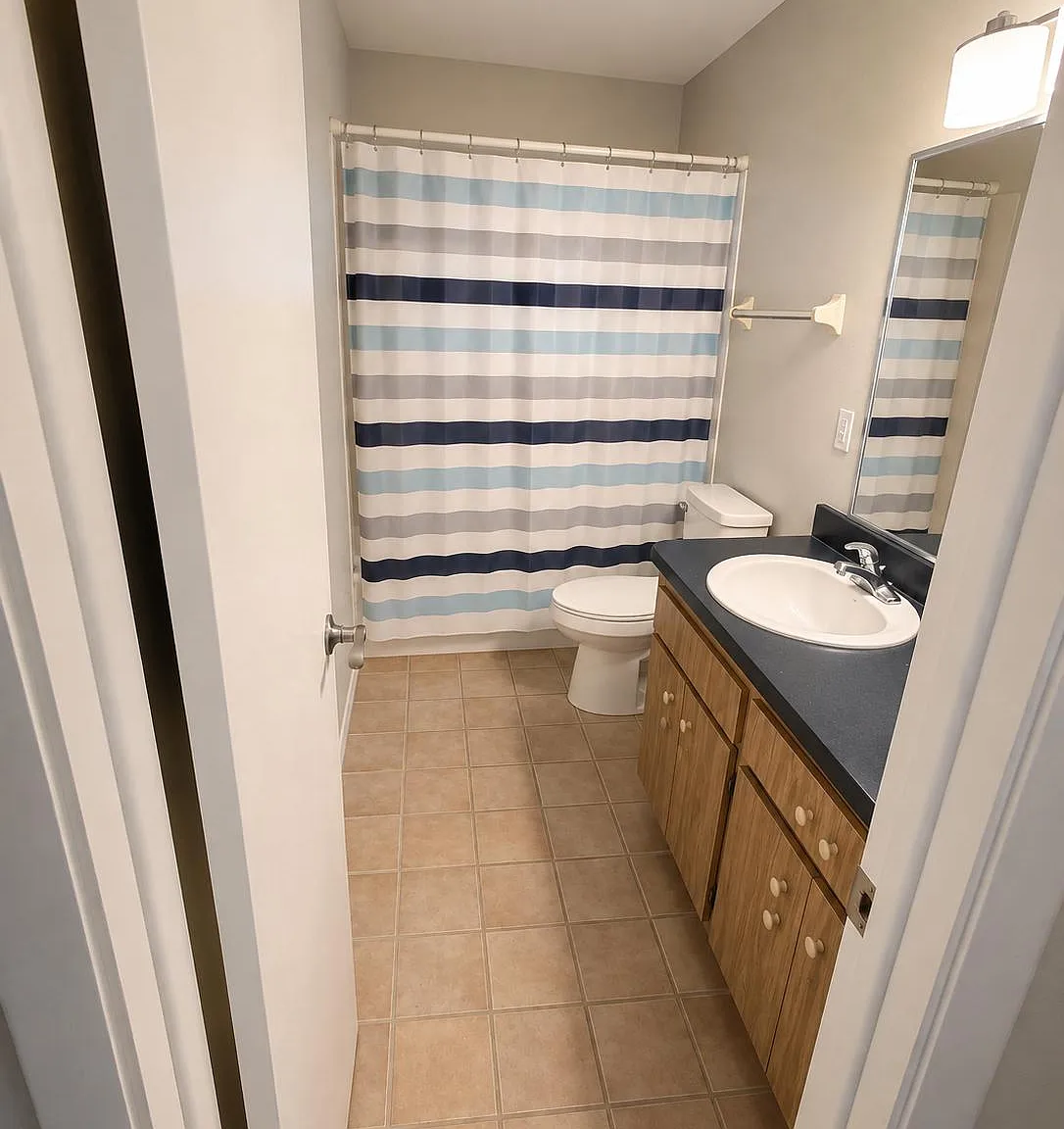 4 bed, 2.0 bath, 1758 sqft, $927 — Photo 2