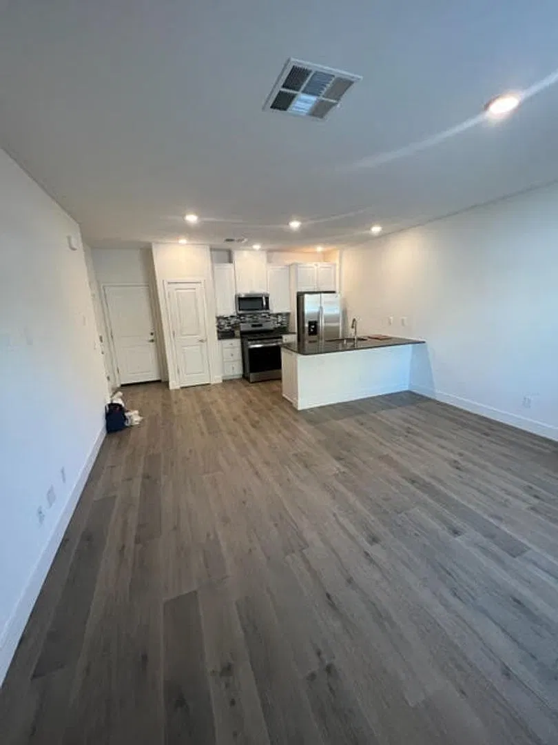 Newer condo, in convenient location! — Photo 3