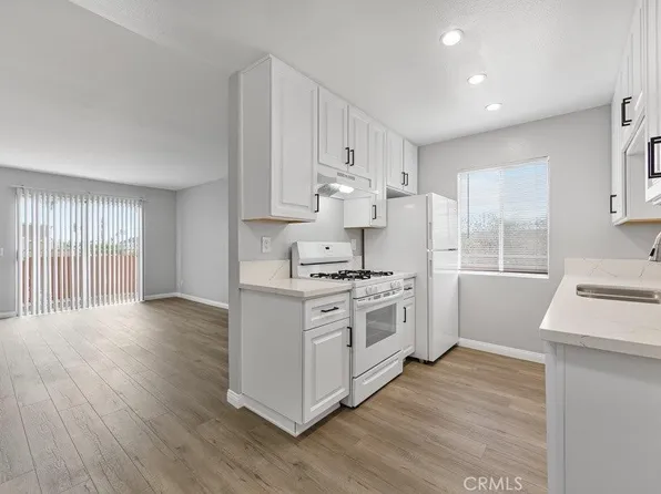 2422 E 11th St, Long Beach, CA 90804