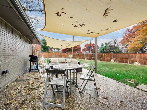 5th image of 401 Brook Hollow Dr