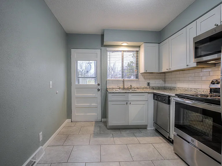 514 NE Corder St #B — Photo 11