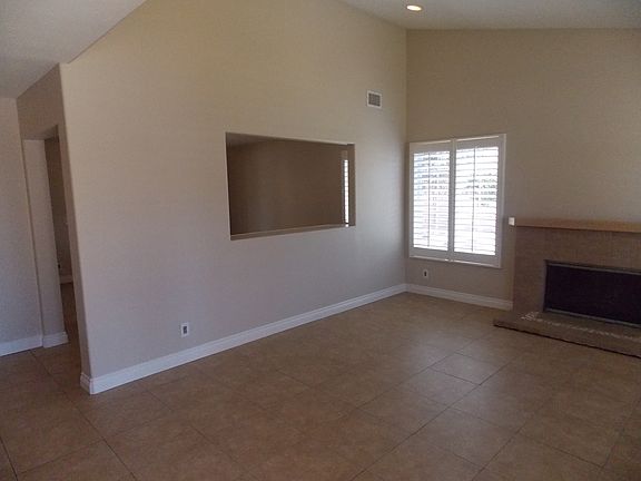 3rd image of 2105 Woodlawn Dr
