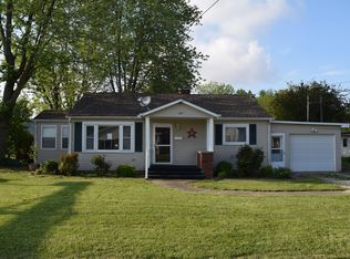 105 E Henry St, Newton, IL 62448