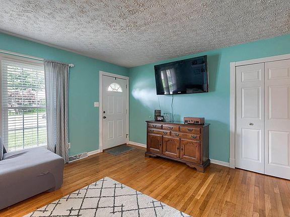 4th image of 3858 Lewis Ln