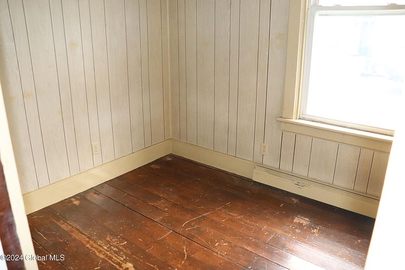 4th image of 70 Jackson Avenue