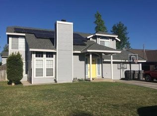 547 Walnut Ct, Kerman, CA 93630