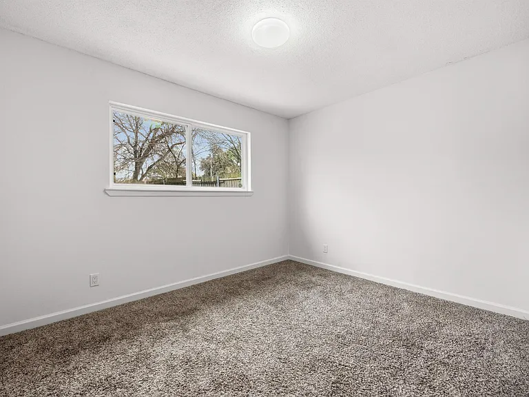 11301 Oakwood Dr #B — Photo 15