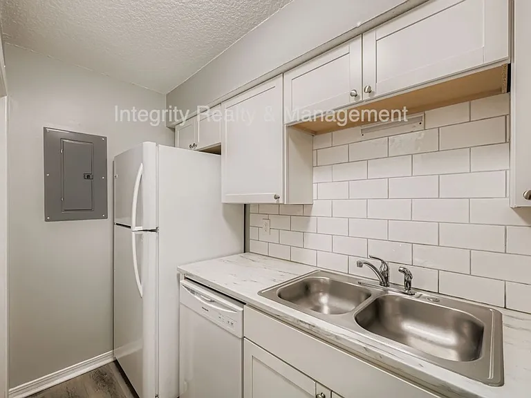 Parkridge Apartments — Photo 9