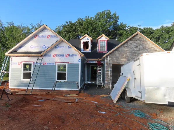 233 Oak View Cir, Bristol, TN 37620