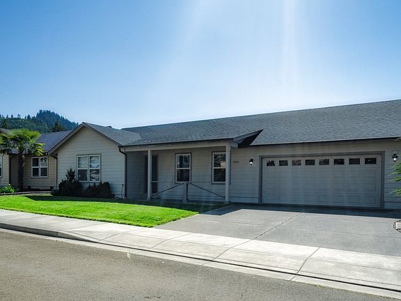 3rd image of 1015 Forest Heights St