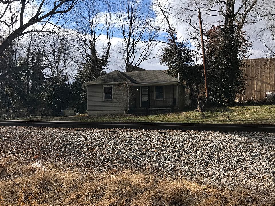 1st image of 208 Lee Nor Mack St