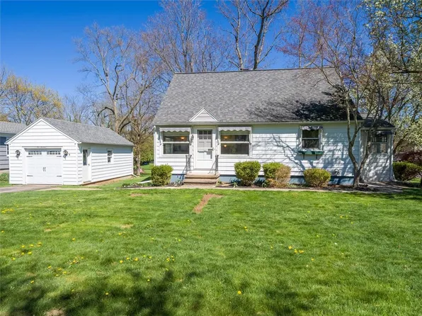 114 Hyde Pkwy, Palmyra, NY 14522