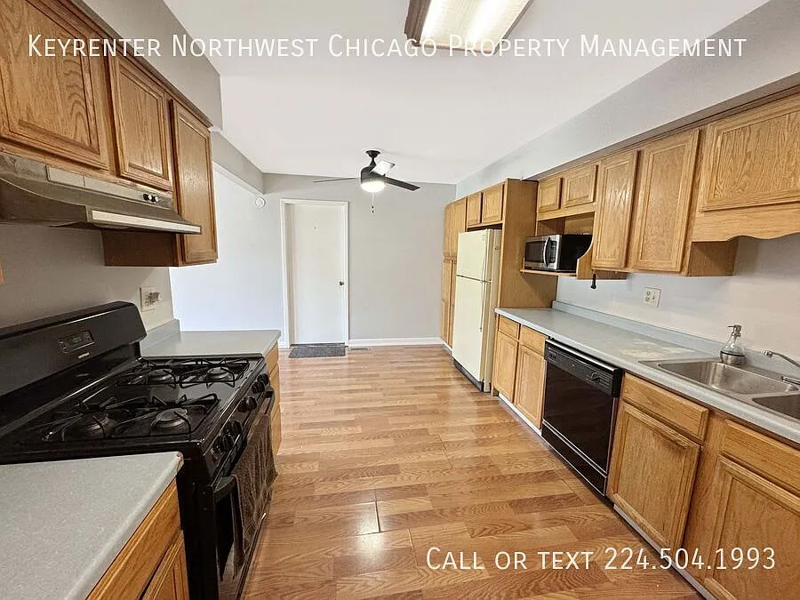 Building Photo - 1315 Kingsbury Dr #C