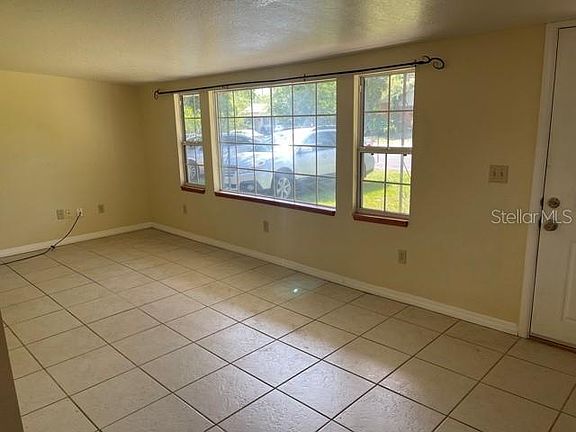 4th image of 729 Carlson Dr