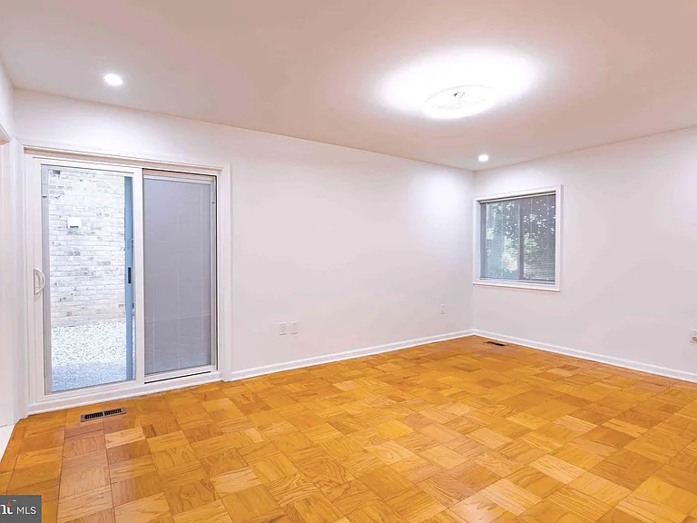 1 Stonehenge Cir #2 — Photo 40
