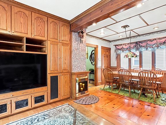 4th image of 38 Eastman Ave