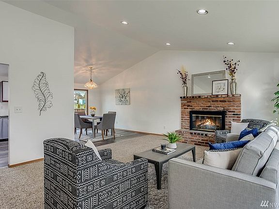 Open sigh-lines between the living room, dining room and kitchen are perfect for entertaining.