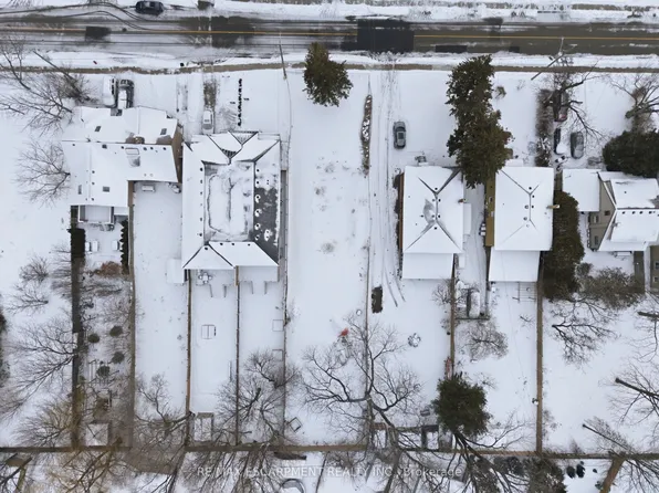 19B Broadview Ave, Mississauga, ON L5H 2S8