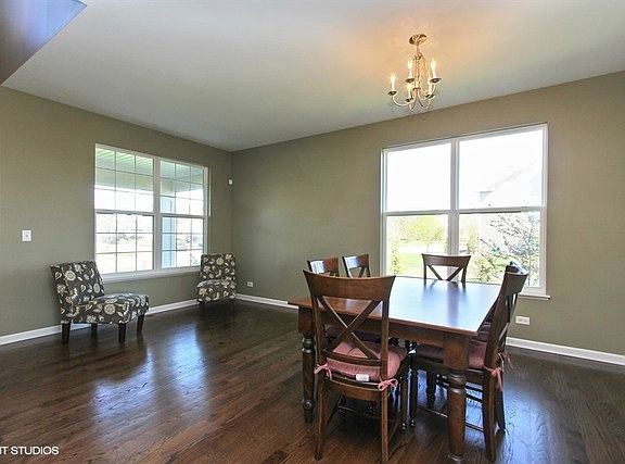 3rd image of 386 Bedford Ln