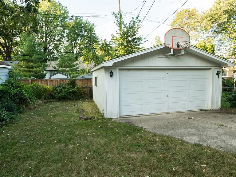241 Devillen Ave — Photo 30