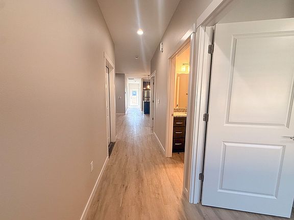 4th image of 5534-5564 Skyline Rd S #5560