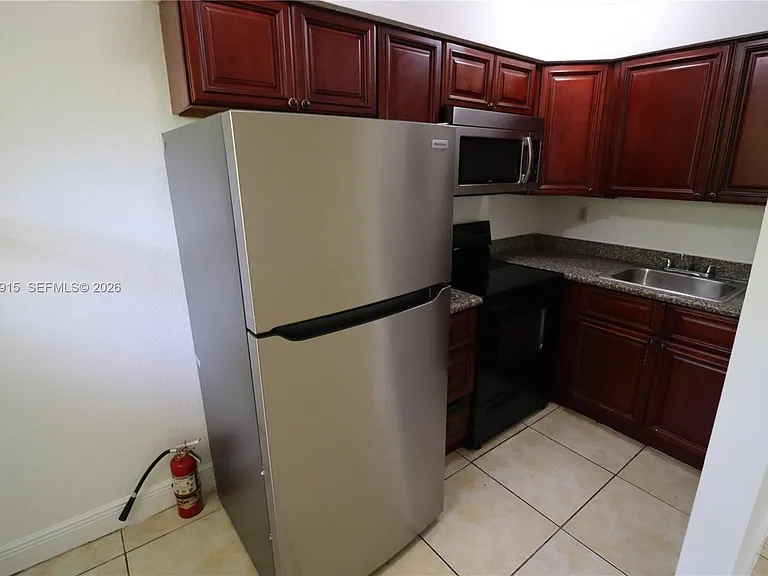 1341 NE 5th Ter #3 — Photo 35
