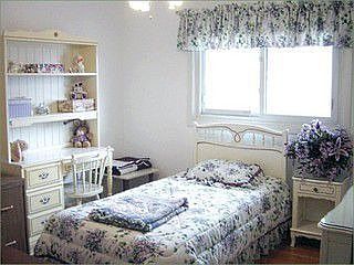 3rd image of 926 W Strieff Ln